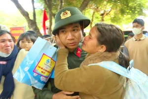 Thanh niên Tây Nguyên nô nức lên đường nhập ngũ