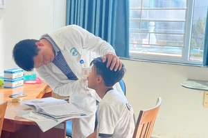 Đội bóng lớp 10 đá thắng lớp 12, hai học sinh lớp 10 bị đánh nhập viện