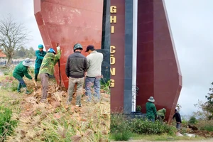 UBND thị xã An Khê thông tin về cánh kỳ đài tưởng niệm ngã đổ