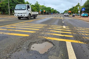 Yêu cầu nhà thầu khẩn trương khắc phục hư hỏng trên quốc lộ 19