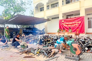 Công an Kon Tum tiêu hủy hơn 13.000 vũ khí, vật liệu nổ