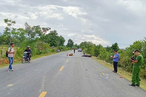 Nam thanh niên tử vong sau khi xe tông bò thả rông trên quốc lộ 25