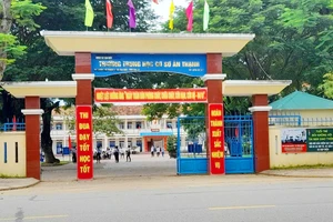 Kỷ luật hiệu phó vì cho học sinh quét rác giữa trời nắng