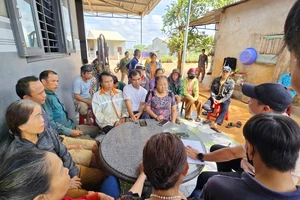 Lo nước ngầm khô kiệt, người dân tụ tập phản đối doanh nghiệp khoan giếng