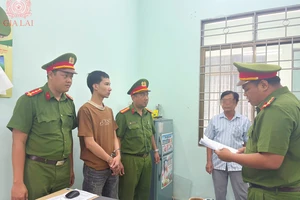 Lấy Honda SH của bạn gái đem cầm cố, còn lừa tiền chủ nợ đi đánh bạc