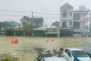 Gia Lai: Ngớt mưa, nước lũ trên sông xuống chậm