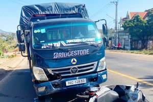 Ô tô tải tông xe máy đi cùng chiều khiến 2 vợ chồng tử vong