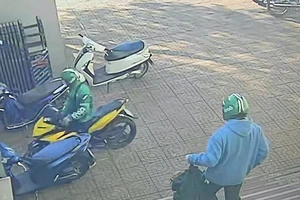 Hai người mặc áo Grab cướp ngân hàng ở Gia Lai