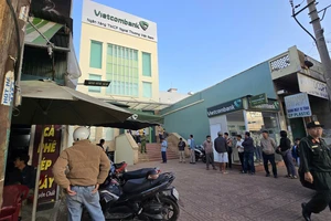 Video: Công an phong tỏa hiện trường vụ cướp ngân hàng ở Gia Lai 