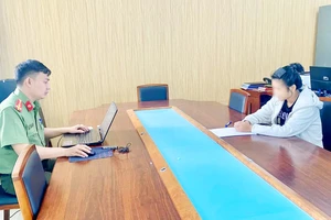 Xử lý 1 thiếu nữ livestream xúc phạm lực lượng công an trên mạng