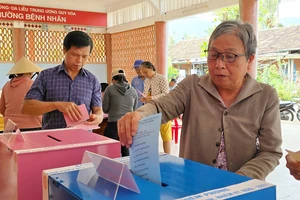 Những lá phiếu mang ước nguyện của các cử tri đặc biệt