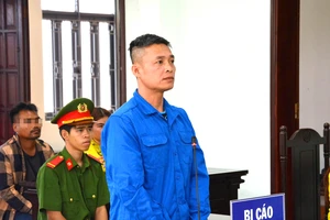 Dùng dao chém người, bị xử tội sử dụng trái phép vũ khí quân dụng