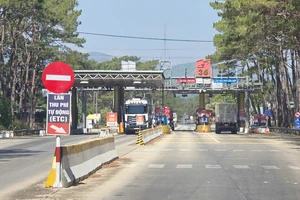 Cán bộ xã 'méo mặt' vì mỗi tháng tốn vài triệu để qua trạm BOT