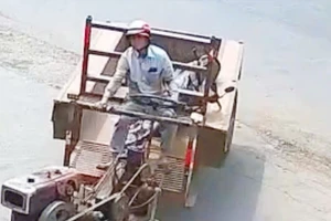 Trộm xe công nông mang về nhà sơn lại màu khác