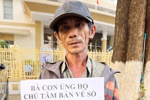 Mất 6 triệu đồng, người đàn ông bán vé số nhận lại món quà bất ngờ