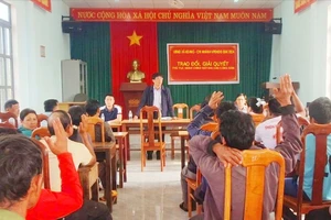 Xã xuống tận nơi hỗ trợ người dân làm sổ hồng, tránh sập bẫy lừa đảo