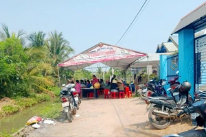 Thương tâm cháu bé 2 tuổi ngã xuống mương nước tử vong