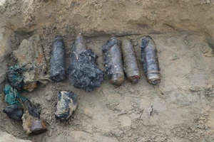 Phát hiện nhiều đạn pháo khi trục vớt xe tăng cũ tại biển Quy Nhơn