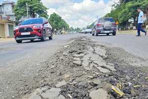 Đề nghị Ban quản lý dự án 2 khắc phục tình trạng Quốc lộ 19 vỡ nát