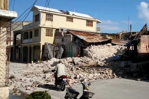 Nhà cửa sụp đổ ở vùng bị động đất ảnh hưởng ở Haiti ngày 14-8. Ảnh: REUTERS