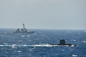 Các lực lượng Mỹ và Nhật trong cuộc tập trận hàng hải ở Biển Đông ngày 16-11. Ảnh: BỘ QUỐC PHÒNG NHẬT