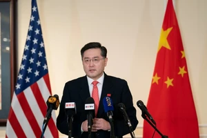 Đại sứ Trung Quốc tại Mỹ Tần Cương trong một phiên họp báo hồi tháng 7. Ảnh: BỘ NGOẠI GIAO TRUNG QUỐC