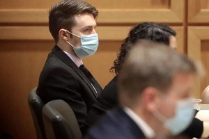 Chandler Halderson trong phiên xét xử ngày 20-1 ở tòa án hạt Dane thuộc TP Madison, bang Wisconsin (Mỹ). Ảnh: AP