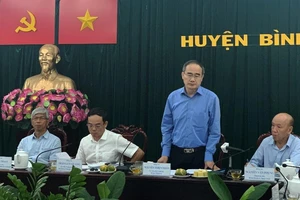 Đoàn kiểm tra nhà không phép ở Bình Chánh bị đe dọa