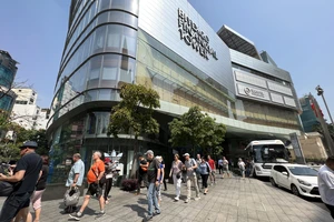 Bitexco nói gì trước cảnh nhiều gian hàng ở tòa tháp 68 tầng đóng cửa?