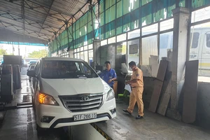 Hôm nay, 26 cán bộ công an bắt đầu hỗ trợ các trung tâm đăng kiểm ở TP.HCM 