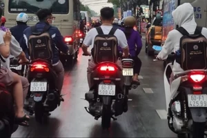 Cảnh sát giao thông TP Biên Hoà ra quân kiểm tra học sinh đi xe máy 