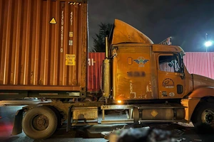 Hải Phòng: Xe máy va chạm với xe container, 1 người tử vong