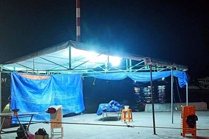 Thi thể trôi trên biển, trên cánh tay có xăm hình đầu chó sói