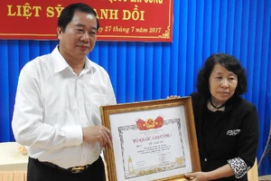 Trao bằng Tổ quốc ghi công liệt sĩ Lữ Anh Dồi 