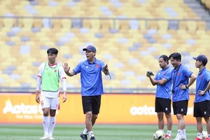 HLV Kim Sang-sik từng bước chuẩn bị cho tương lai của tuyển Việt Nam