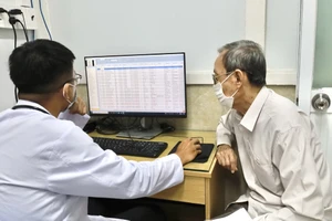 Từ 'tay xách nách mang' đến một cú quét QR