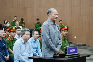 Nhận hối lộ hàng tỉ mà bảo quà cảm ơn: Ơn nghĩa gì ở đây!