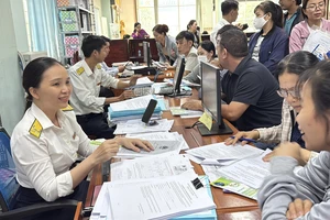 Ngành thuế cầm tay chỉ việc giúp hộ kinh doanh tuân thủ pháp luật thuế