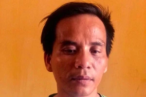 Bị can truy nã bị bắt khi làm thủ tục xuất cảnh