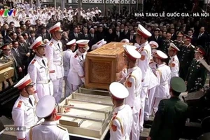 'Kính cẩn nghiêng mình vĩnh biệt bác Đỗ Mười...'