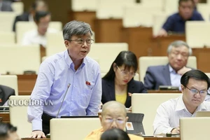 'Đừng để tiệc người khác ăn, còn nợ chúng ta phải gánh'