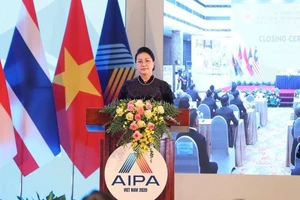 AIPA 41 trao giải thưởng vì sự cống hiến cho bà Tòng Thị Phóng