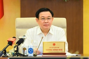 Chủ tịch Quốc hội: 'Hai anh khỏe nhập lại thành anh yếu thì chết'