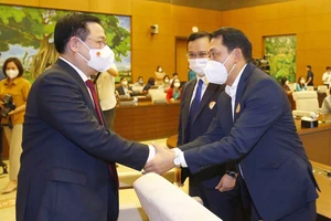 Chủ tịch Quốc hội Vương Đình Huệ gặp mặt các doanh nghiệp tiêu biểu