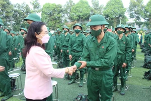 Bộ Quốc phòng trả lời cử tri về vấn đề mở rộng diện tạm hoãn nghĩa vụ quân sự 