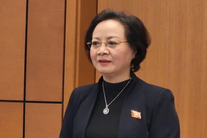 Bộ trưởng Nội vụ: Có thể thực hiện cải cách tiền lương từ 2024