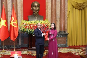 Ông Nguyễn Xuân Phúc bàn giao công tác Chủ tịch nước