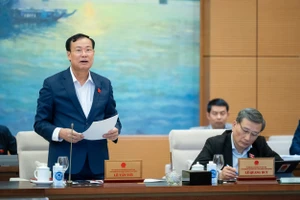 Có nên quy định đường cao tốc tối thiểu phải là bốn làn đường và làn dừng khẩn cấp?