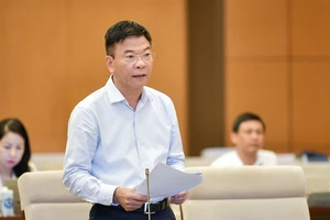 'Công chứng viên không được quá 70 tuổi': Nhiều ý kiến trái chiều 