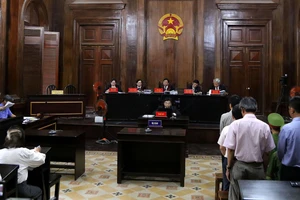 Thẩm phán được bổ nhiệm lại có nhiệm kỳ đến khi nghỉ hưu